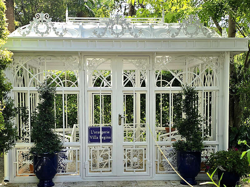 small Victorian style greenhouse ， Victorian style greenhouse， Steel and glass
